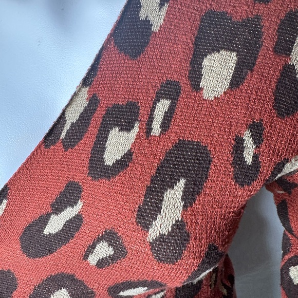 Rustic Red Leopard Fall Cardigan with Pockets! Size Medium - Picture 3 of 6